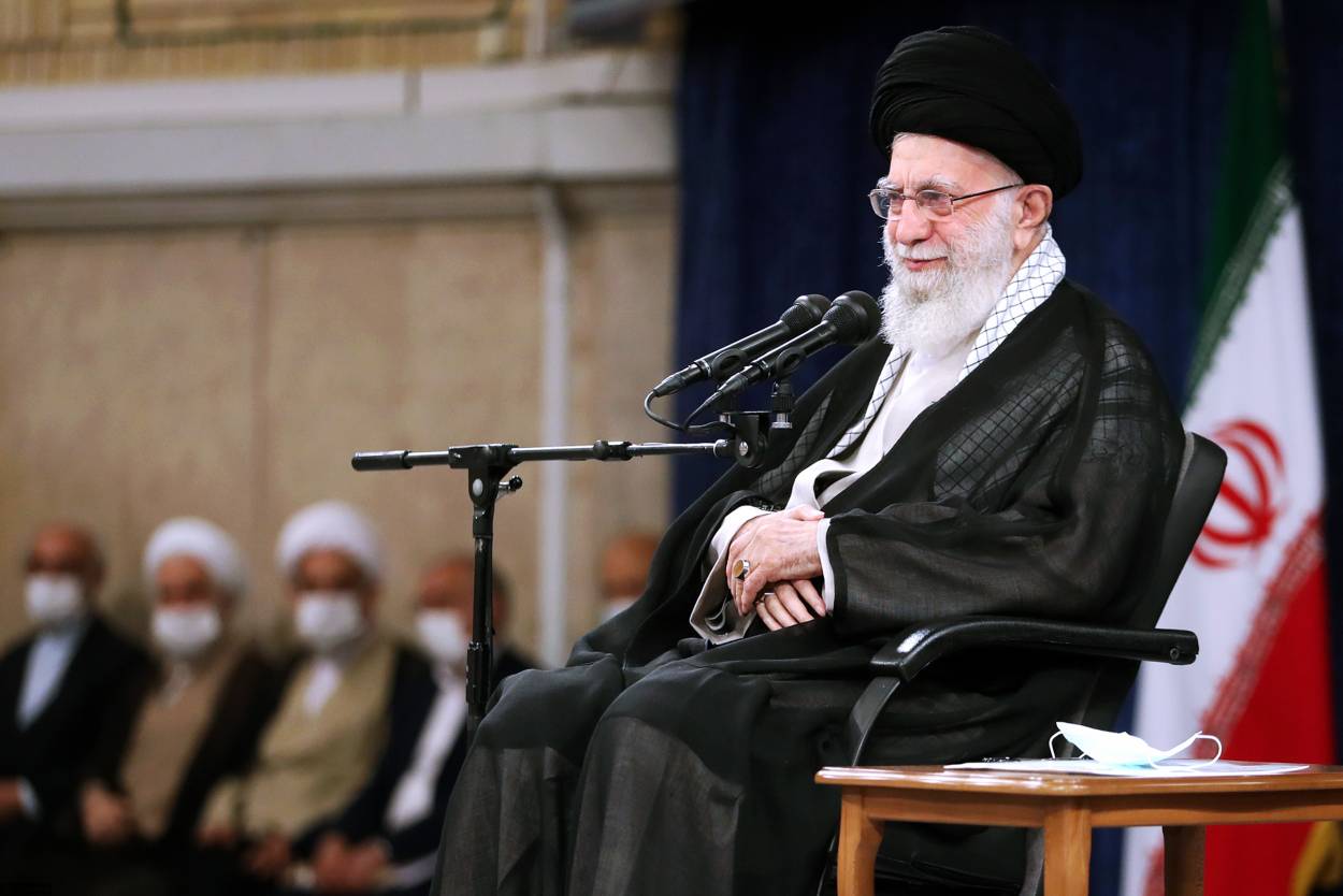 ما از این نگاه باید عبور کنیم