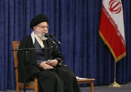 بلاشک استبداد رضا خان از ناصرالدین شاه بیشتر است